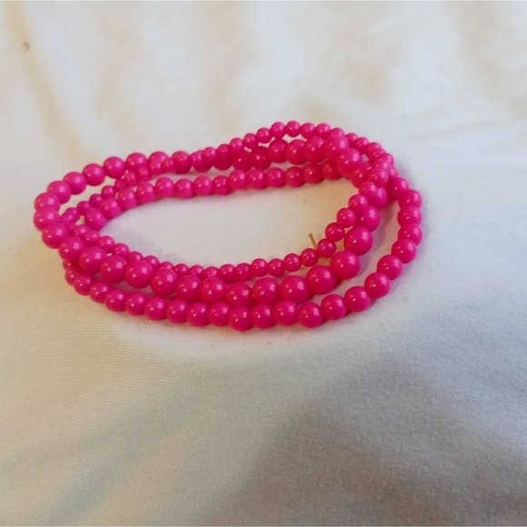3/$15 Sale- Small bundle of Pink Beaded Bracelets - Picture 1 of 2